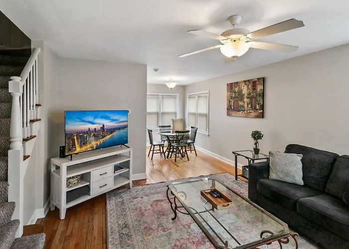 Lovely Duplex In Dt Near Naval Base Libertyville