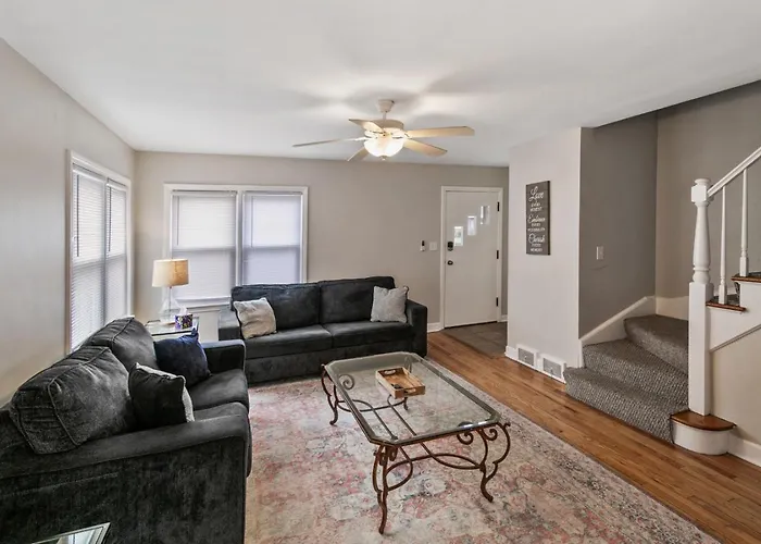Lovely Duplex In Dt Near Naval Base *