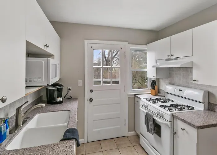 Lovely Duplex In Dt Near Naval Base Libertyville