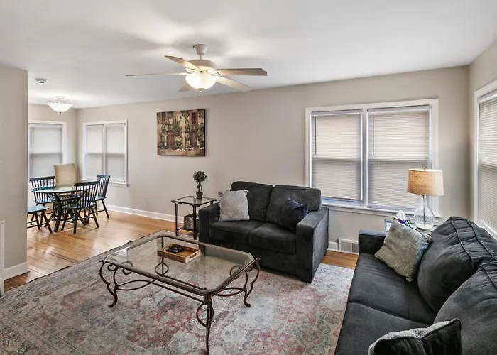 Lovely Duplex In Dt Near Naval Base Apartment *