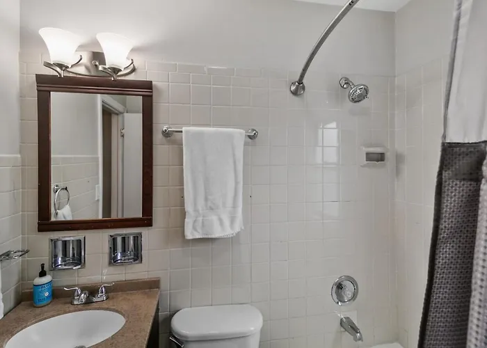 Lovely Duplex In Dt Near Naval Base Apartment Libertyville