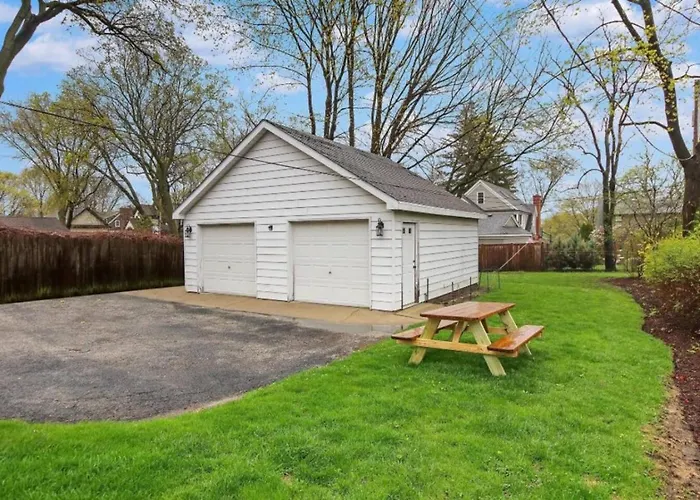 Lovely Duplex In Dt Near Naval Base Libertyville