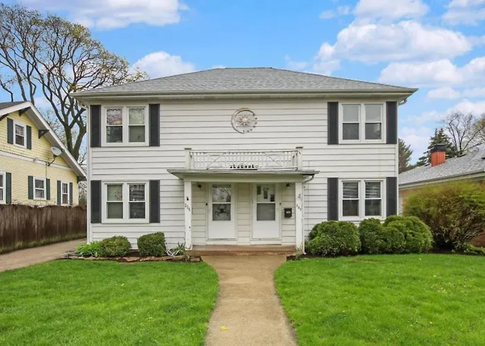 Lovely Duplex In Dt Near Naval Base Apartment *