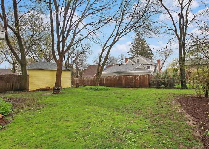 Lovely Duplex In Dt Near Naval Base Apartment